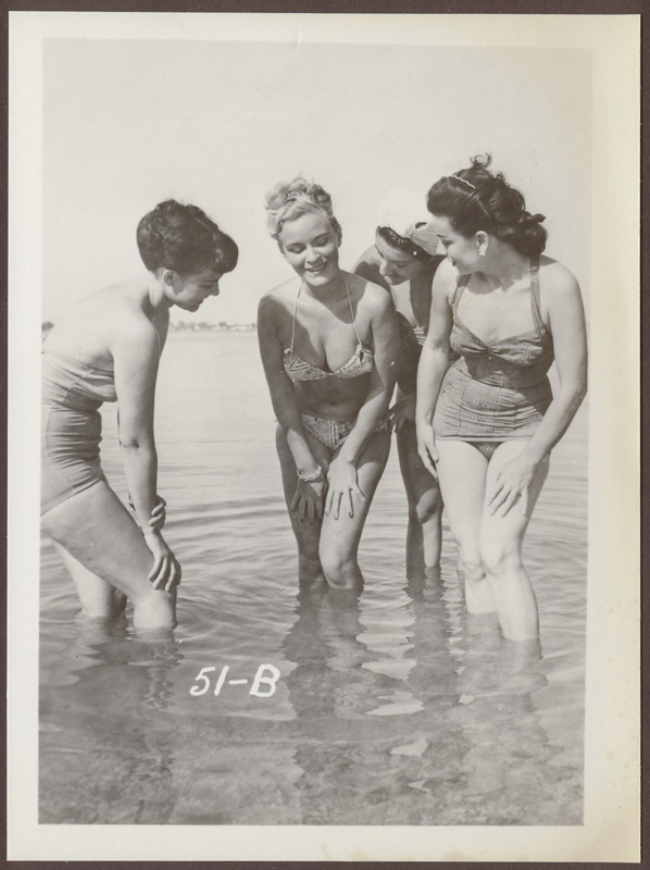 pinups1096